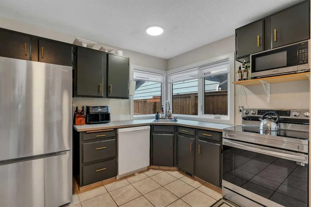 415 Midridge Drive SE