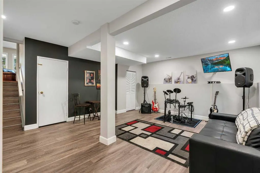 415 Midridge Drive SE