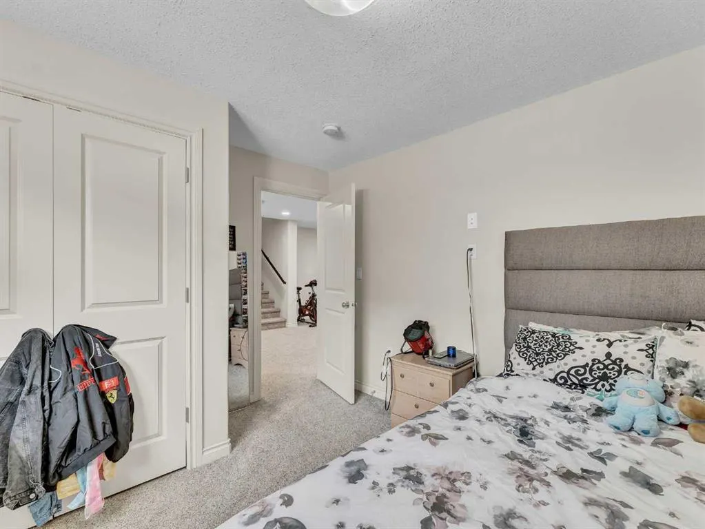 592 Vista Drive SE