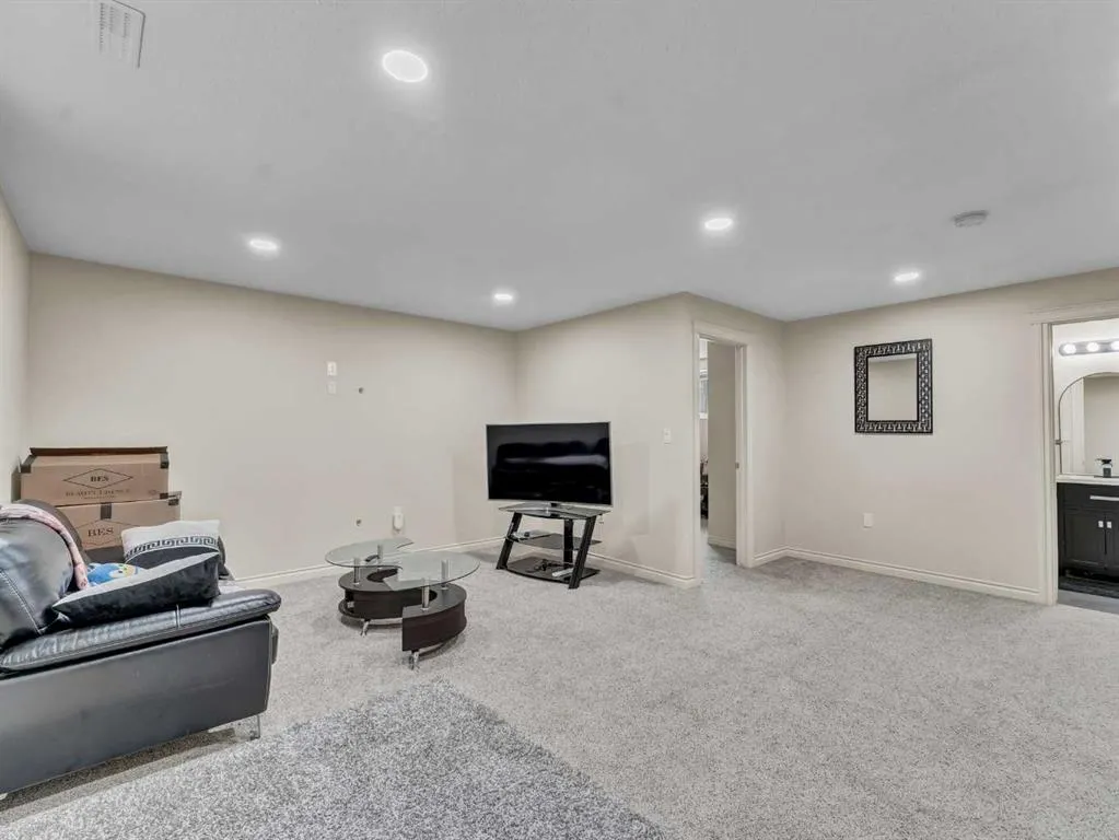 592 Vista Drive SE