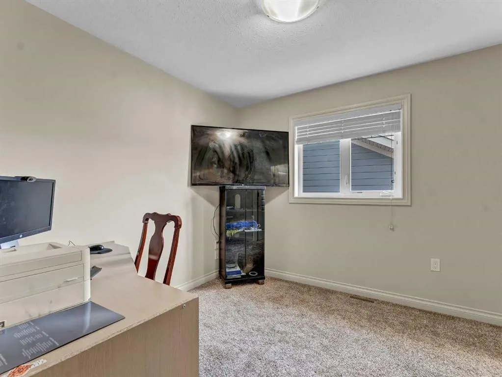 592 Vista Drive SE