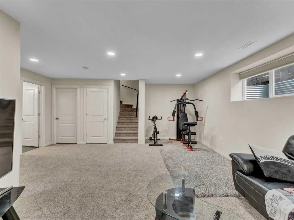 592 Vista Drive SE