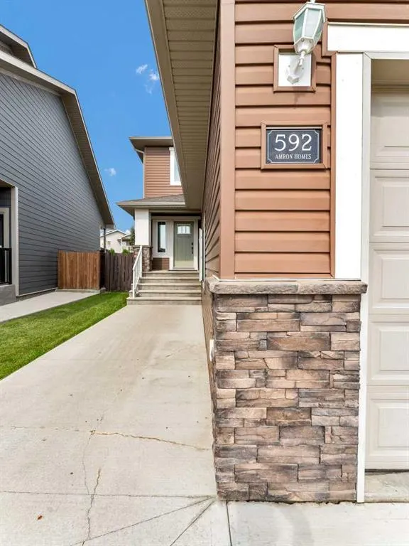 592 Vista Drive SE
