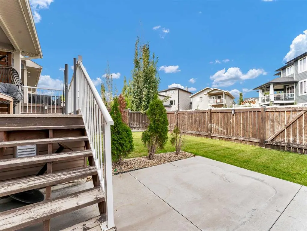 592 Vista Drive SE