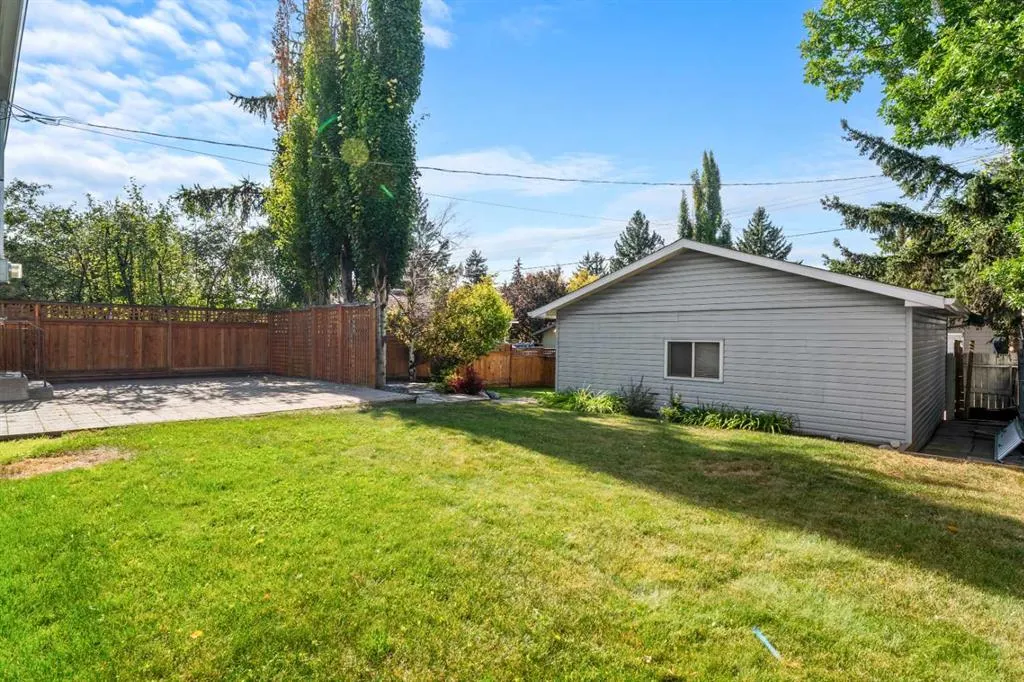 1364 Lake Michigan Crescent SE