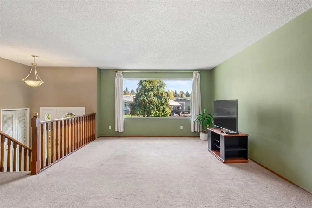 1364 Lake Michigan Crescent SE