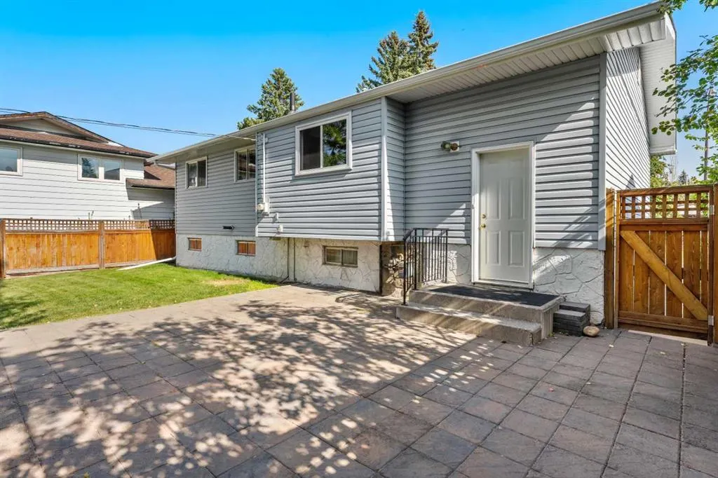 1364 Lake Michigan Crescent SE