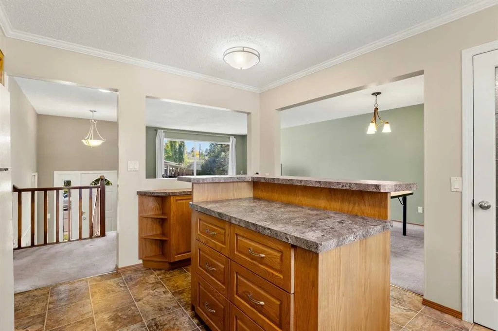 1364 Lake Michigan Crescent SE
