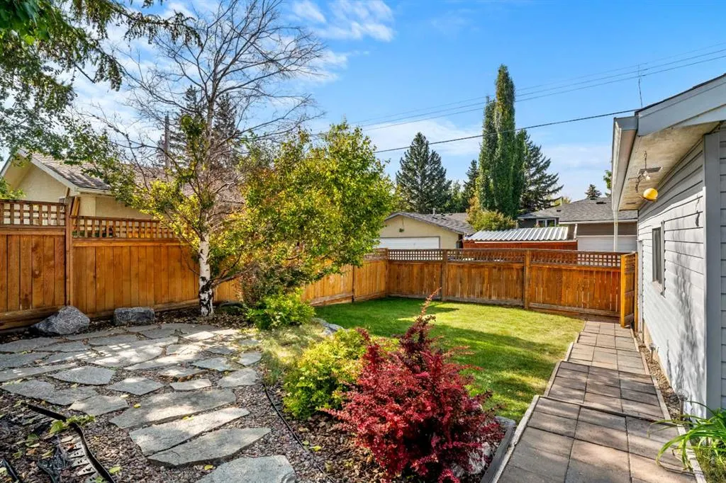 1364 Lake Michigan Crescent SE