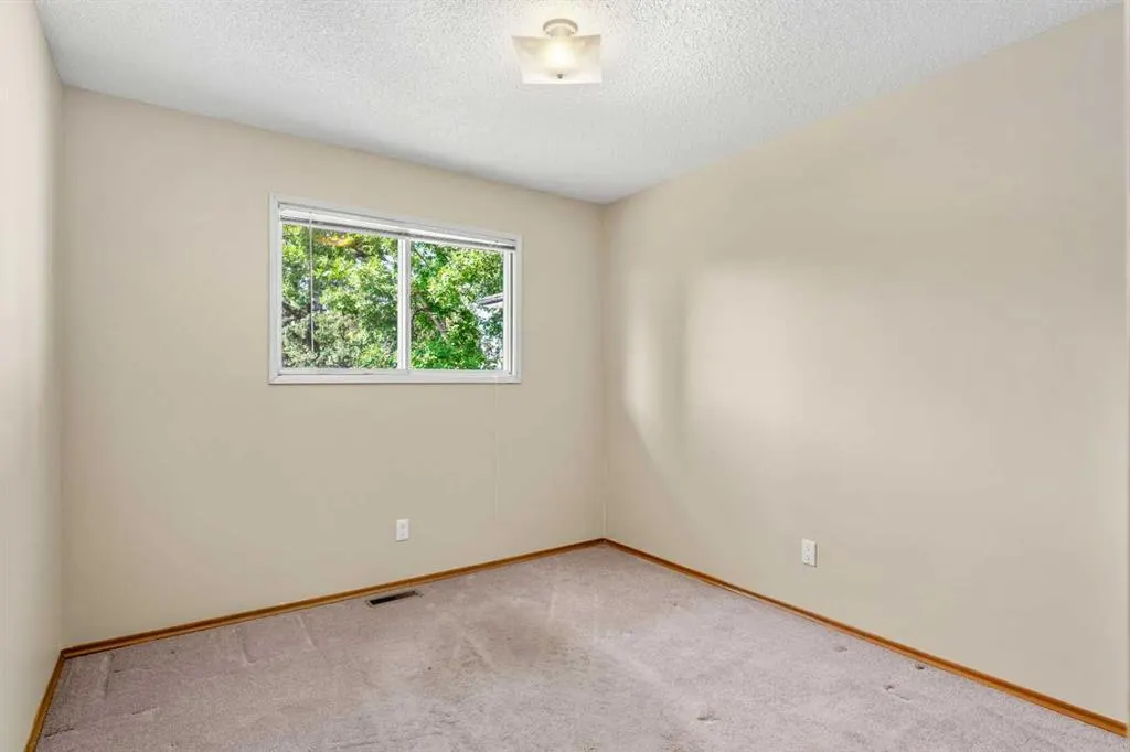 1364 Lake Michigan Crescent SE