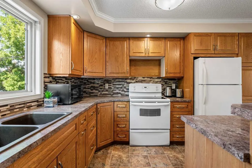 1364 Lake Michigan Crescent SE