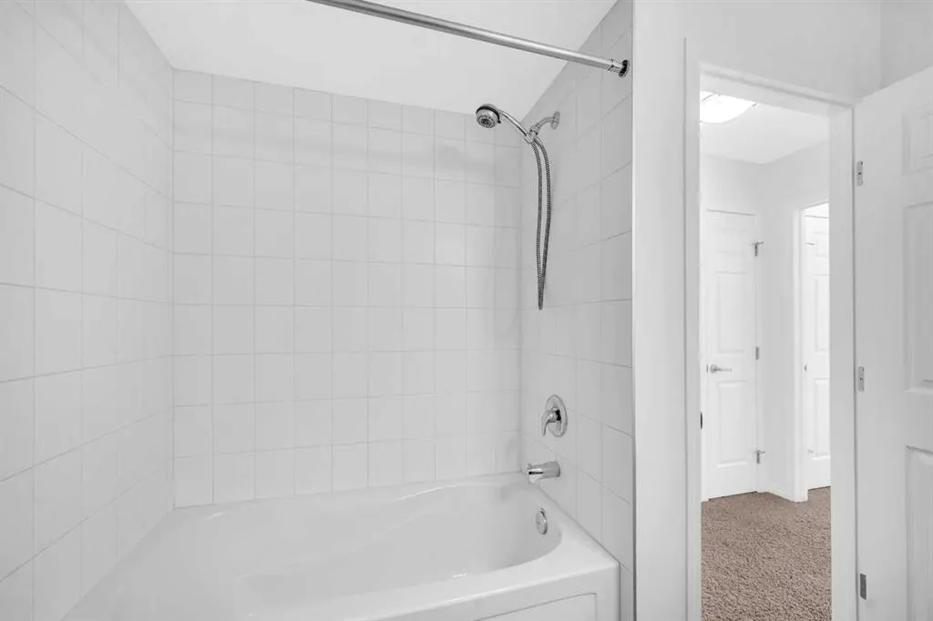 304 Windstone Gardens SW