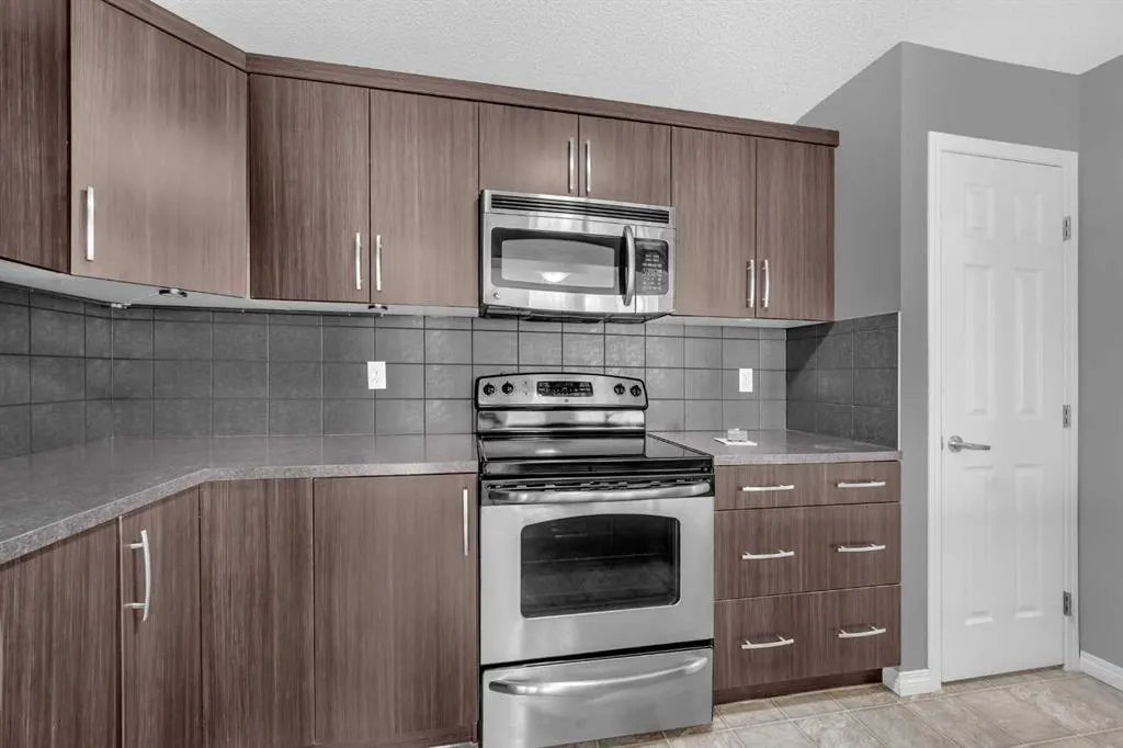 304 Windstone Gardens SW