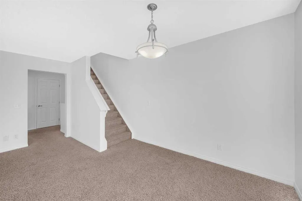 304 Windstone Gardens SW