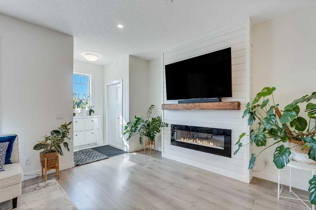 145 Lucas Crescent NW