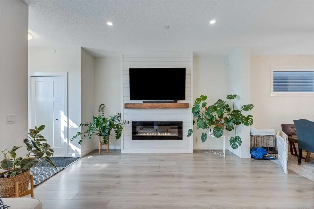 145 Lucas Crescent NW