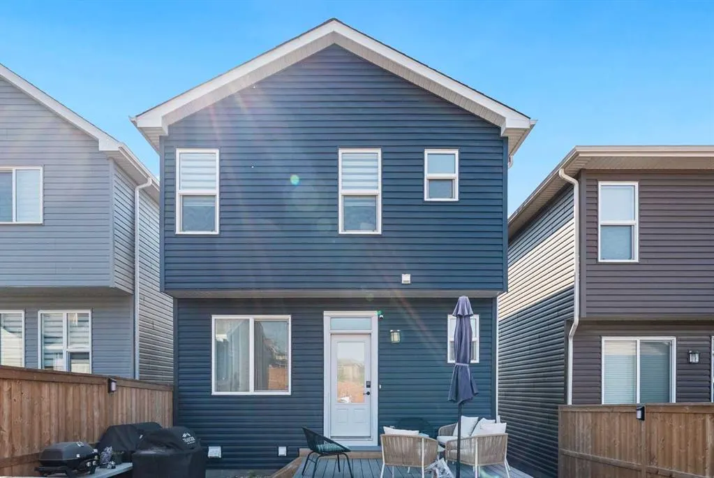 145 Lucas Crescent NW