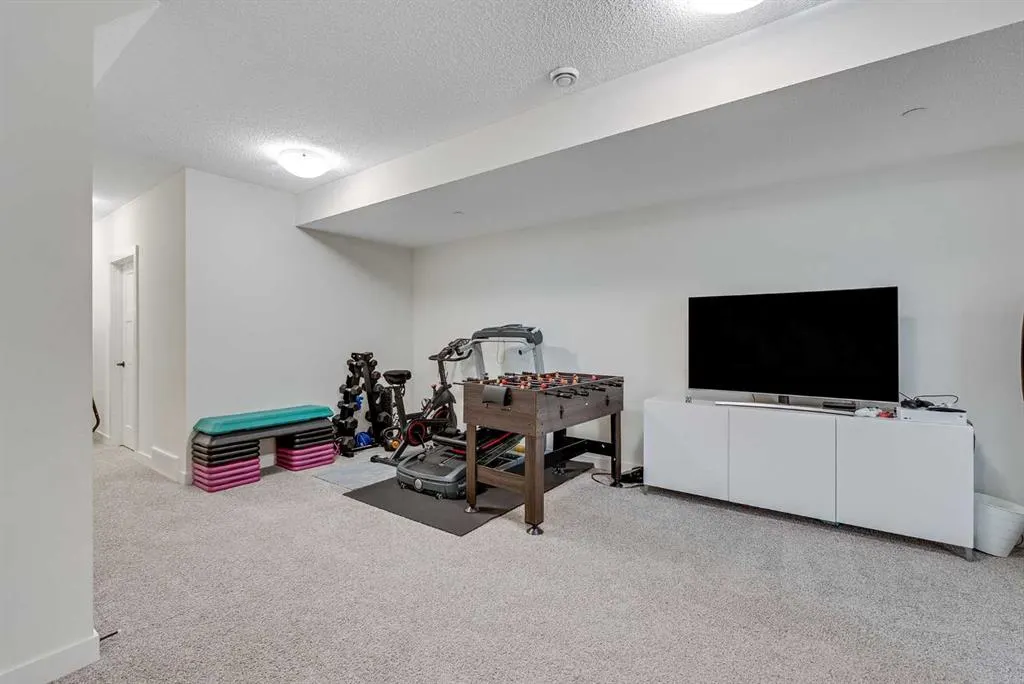 145 Lucas Crescent NW