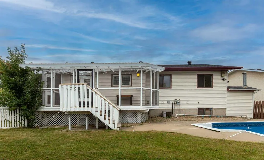 195 Becker Crescent