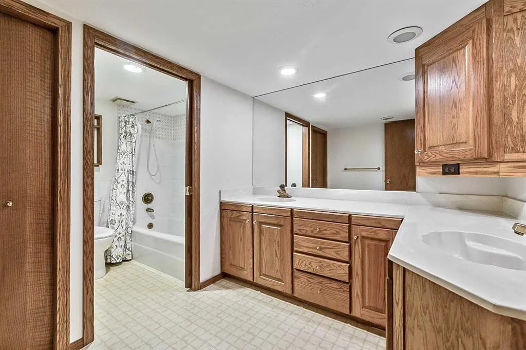 108 Canterville Road SW