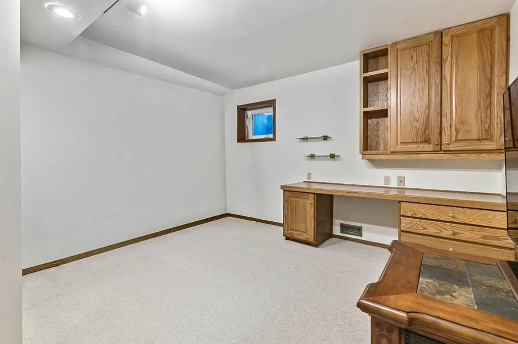 108 Canterville Road SW