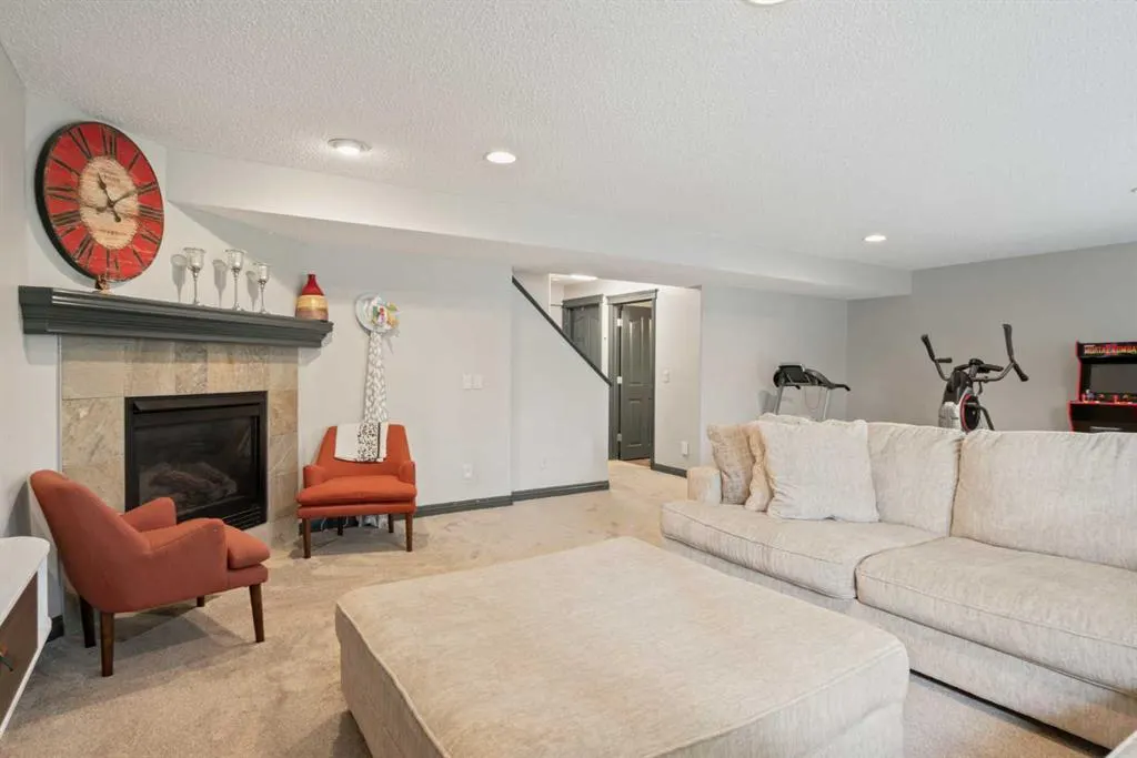 84 Everwillow Park SW