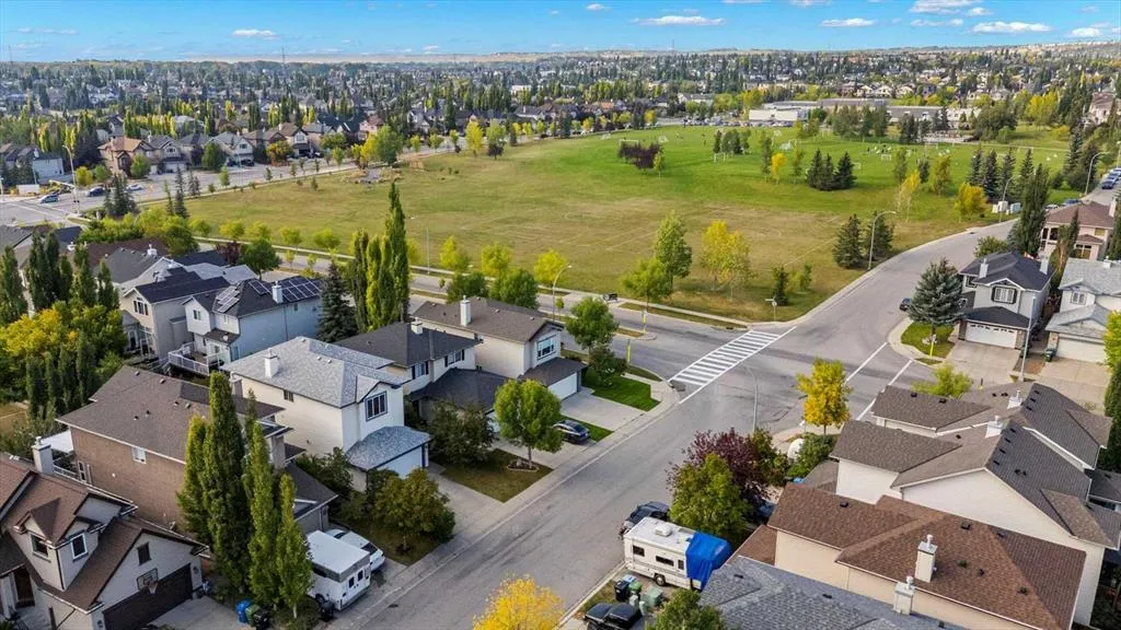 172 Tuscany Meadows Heath NW