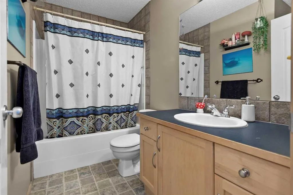 172 Tuscany Meadows Heath NW