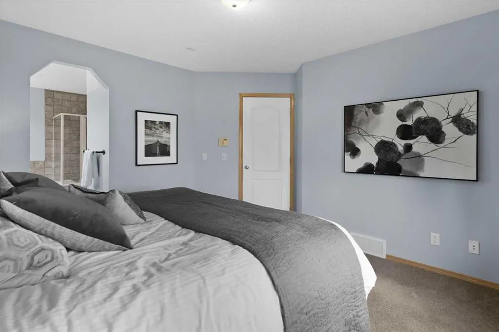 172 Tuscany Meadows Heath NW
