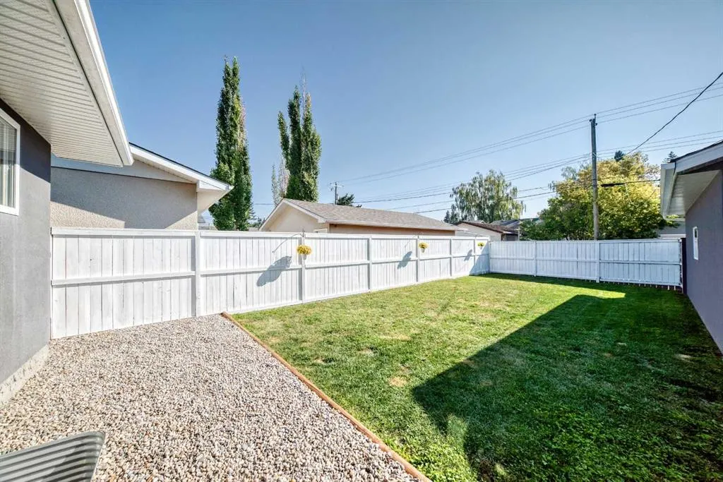 146 Lake Sylvan Close SE
