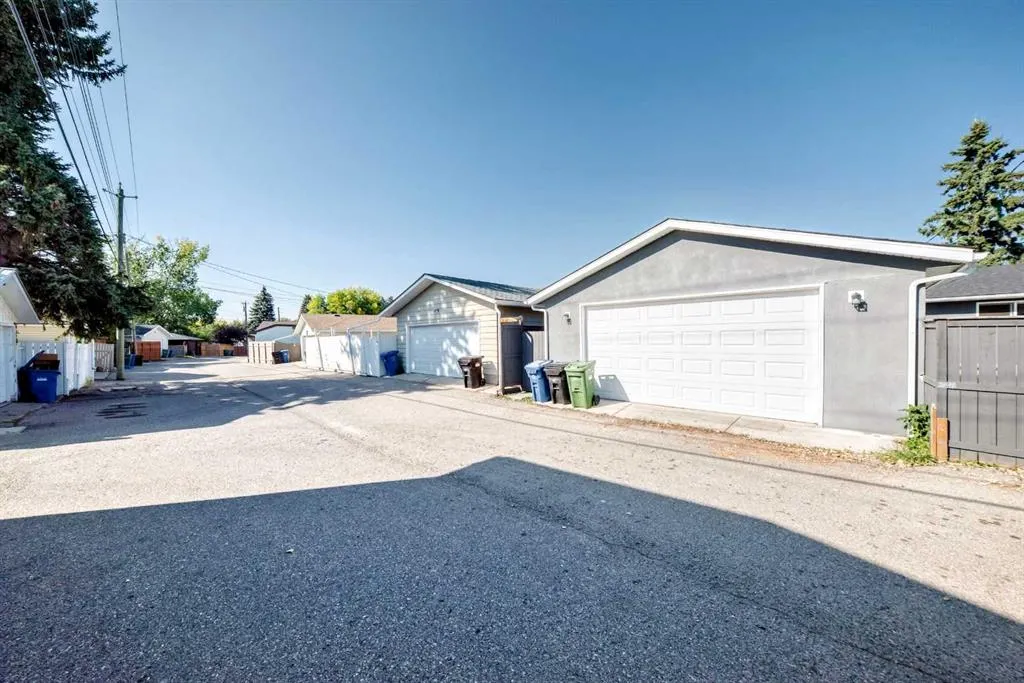 146 Lake Sylvan Close SE