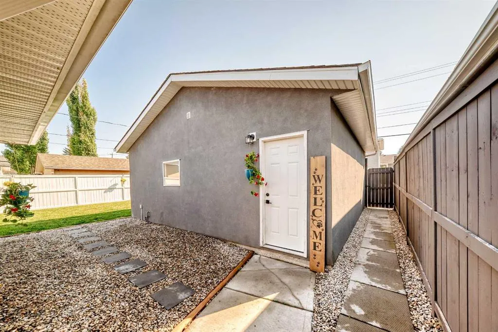 146 Lake Sylvan Close SE