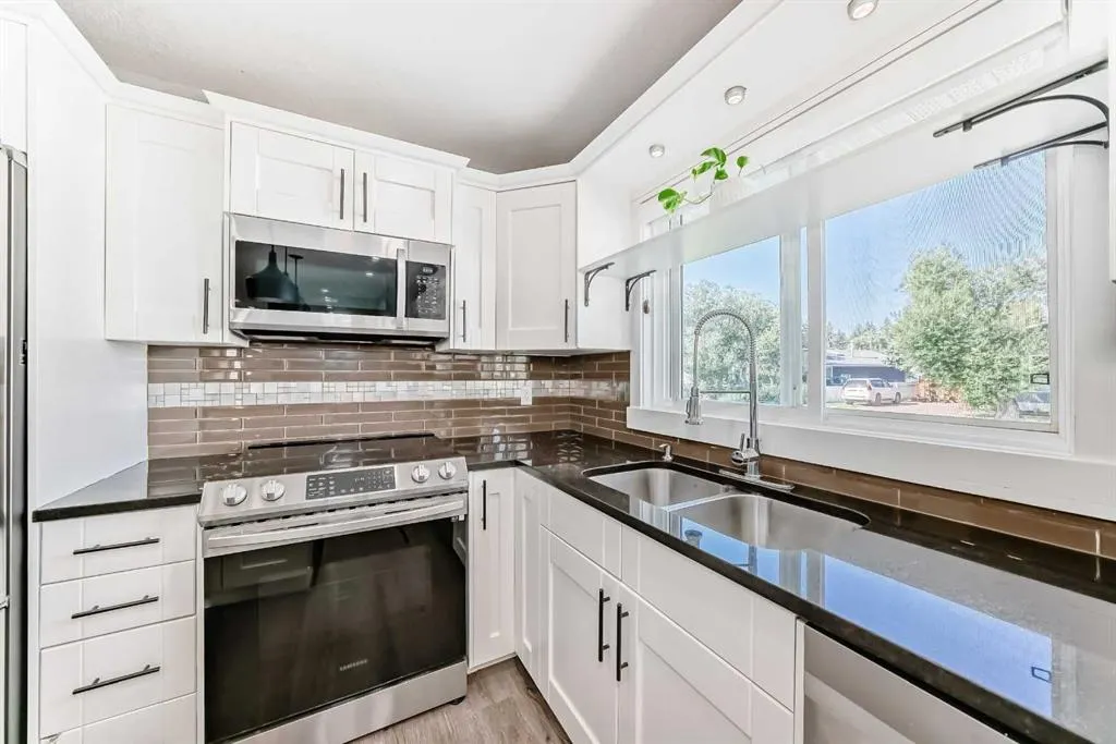 146 Lake Sylvan Close SE