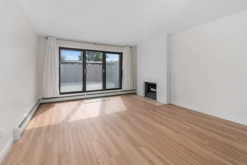 611 67 Avenue SW, #202