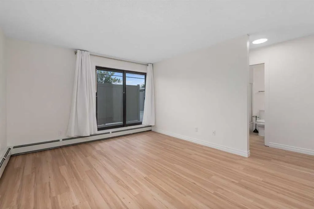 611 67 Avenue SW, #202