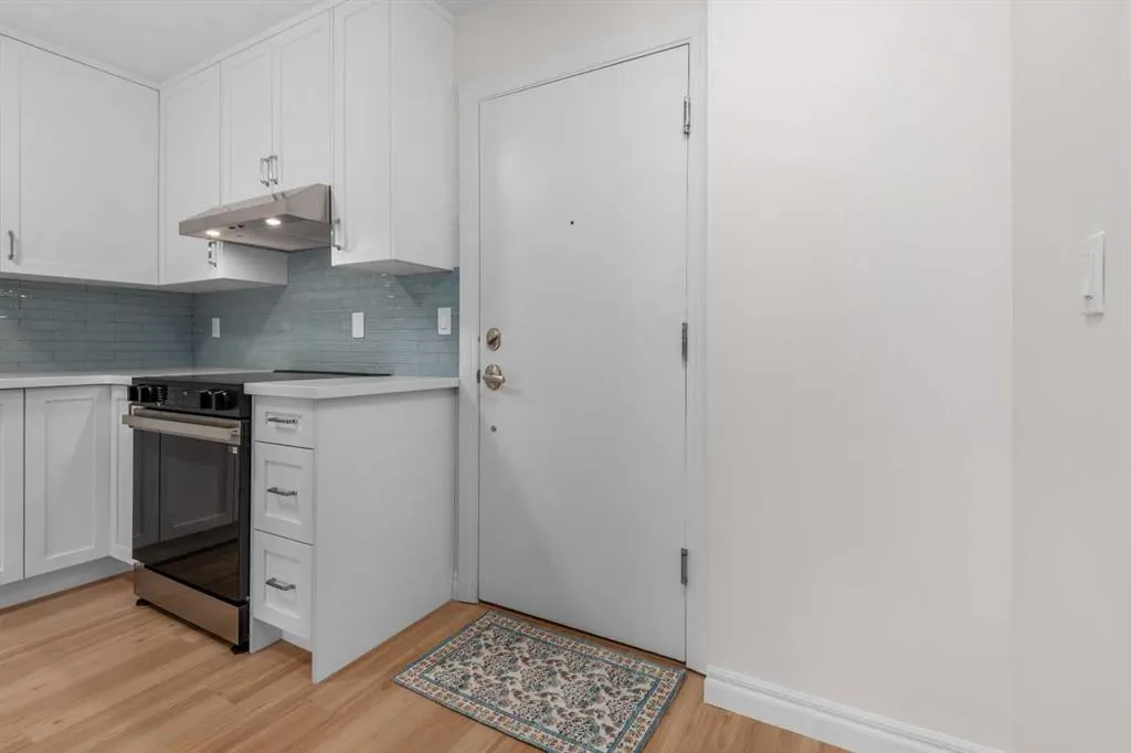 611 67 Avenue SW, #202