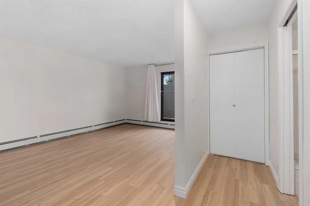 611 67 Avenue SW, #202