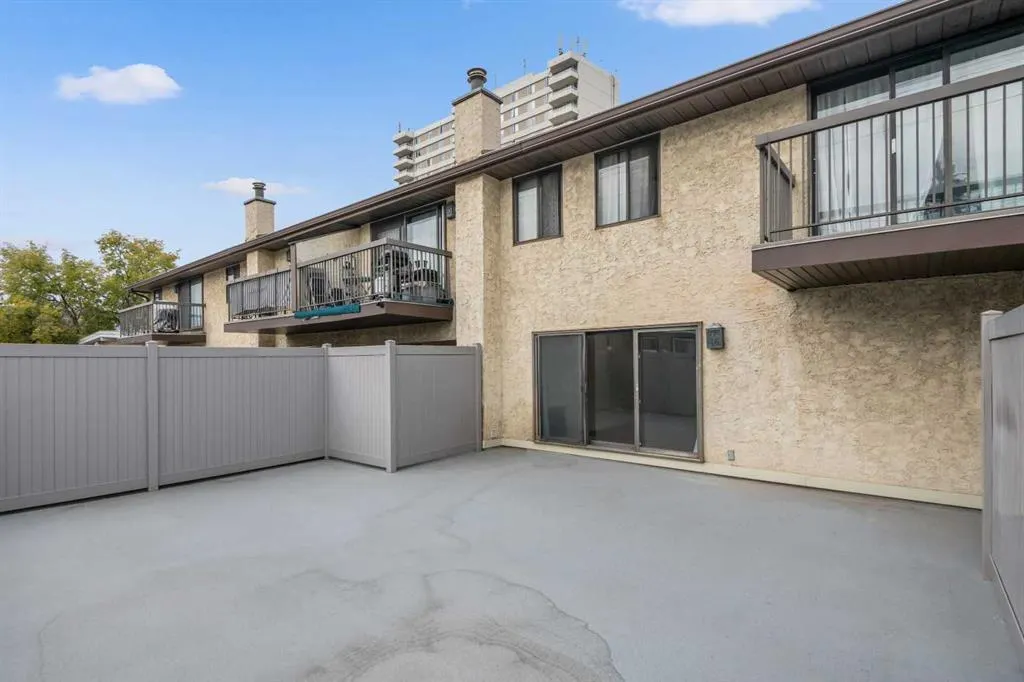 611 67 Avenue SW, #202