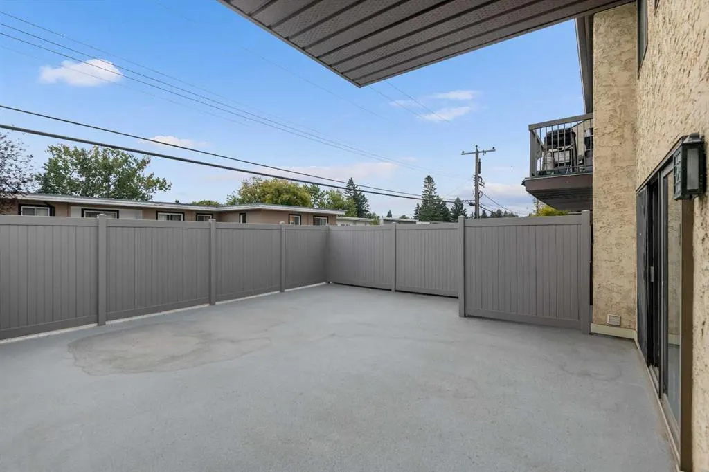611 67 Avenue SW, #202