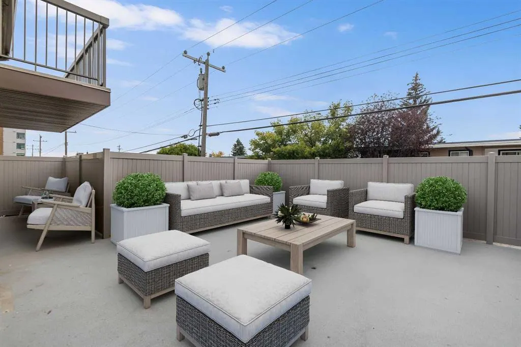 611 67 Avenue SW, #202