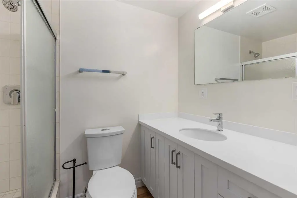 611 67 Avenue SW, #202