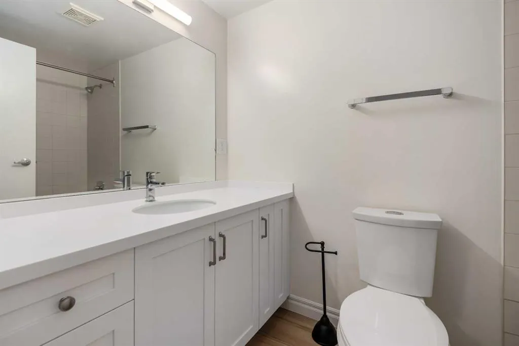 611 67 Avenue SW, #202