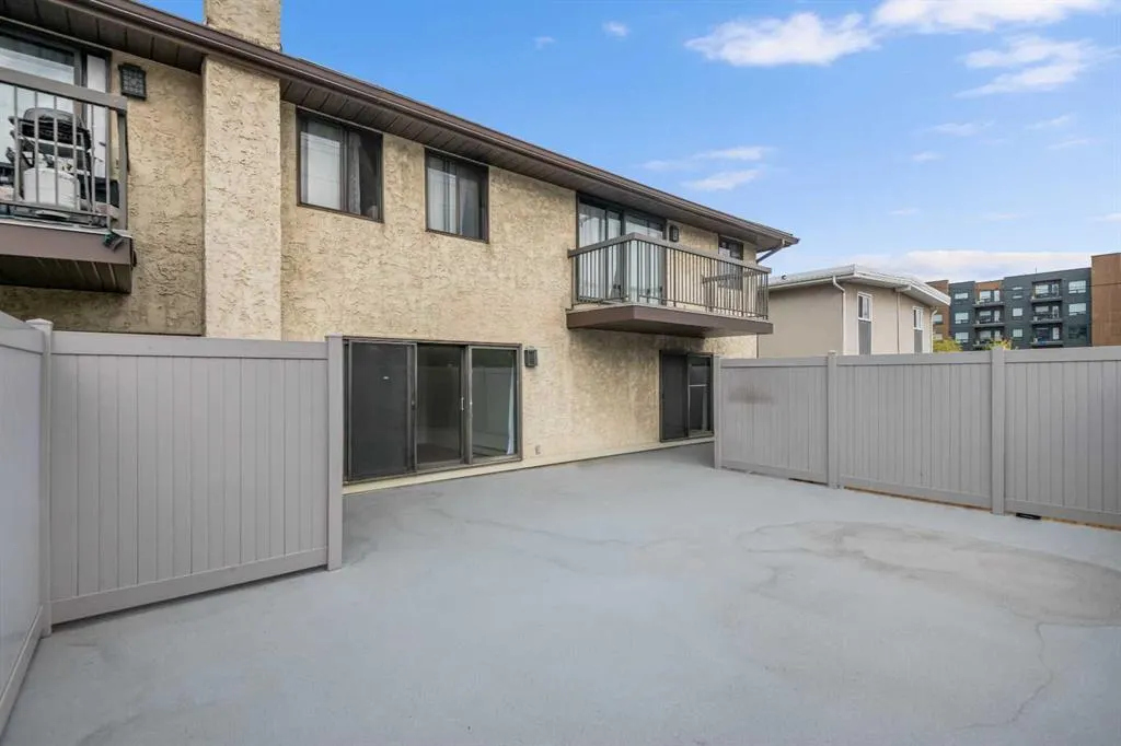 611 67 Avenue SW, #202
