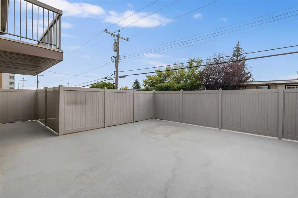 611 67 Avenue SW, #202