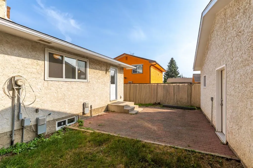207 Whiteview Bay NE