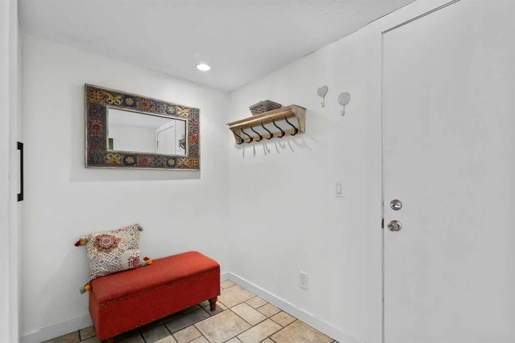 131 Stratton Crescent SW