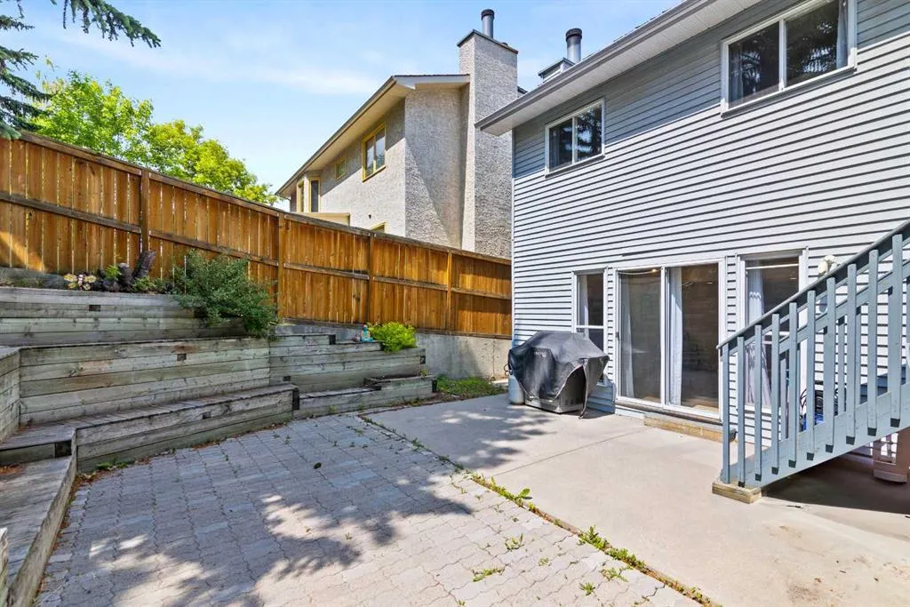 131 Stratton Crescent SW