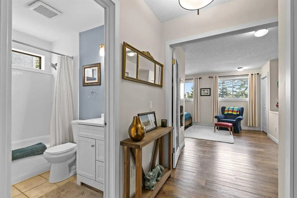131 Stratton Crescent SW