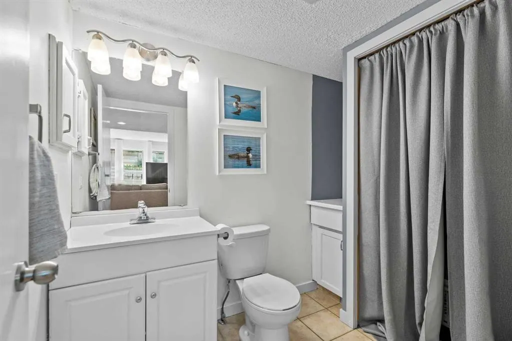 131 Stratton Crescent SW