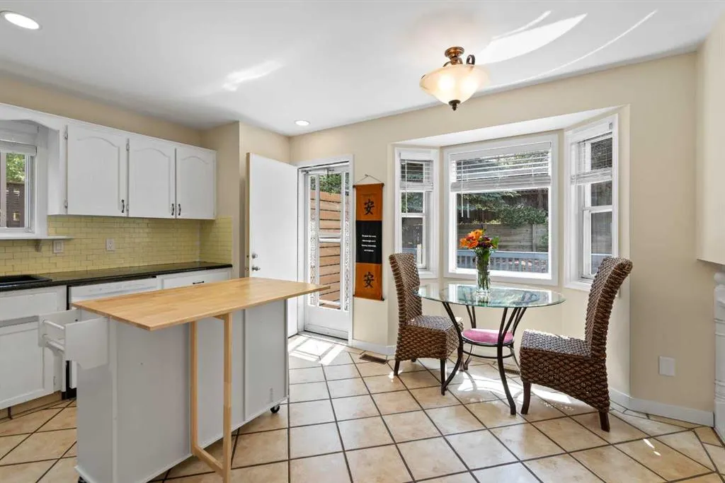 131 Stratton Crescent SW